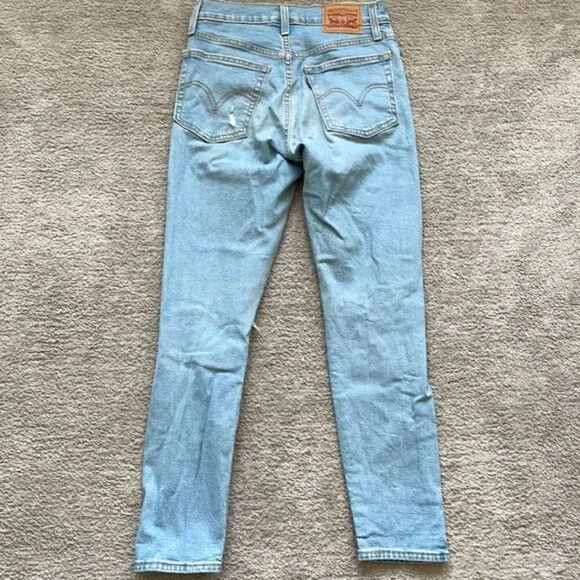 EC Levi's Wedgie Shinny Jeans - Light Wash - Size 26